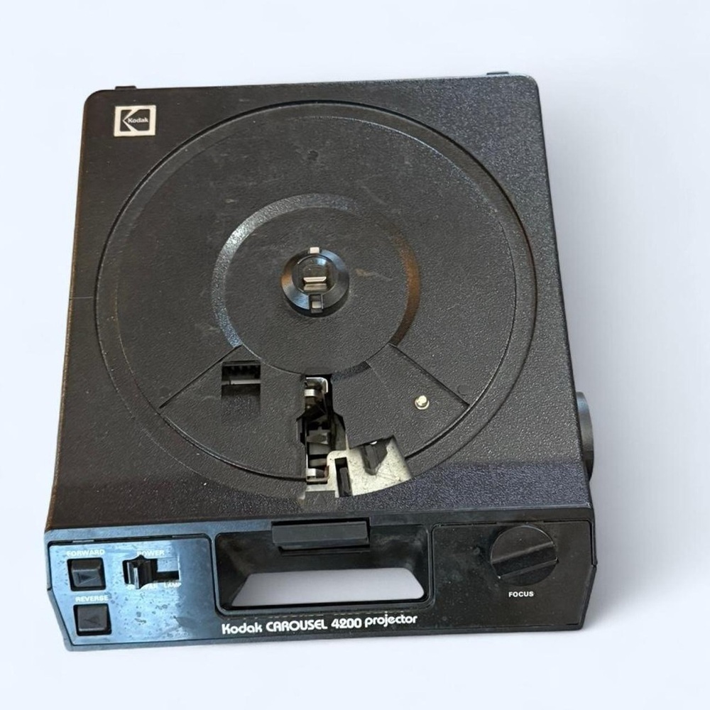 Kodak CAROUSEL 4200 Slide Projector (Tested, Working, New Lamp)